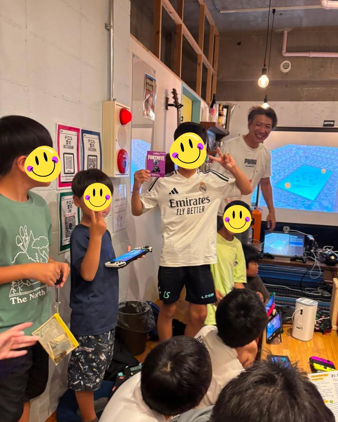チロル堂本店に集まった子どもたち