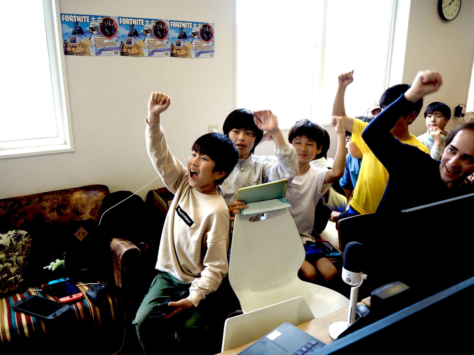 はじまりの駄菓子屋eスポーツ。定員20名の店に、40人が集まった日