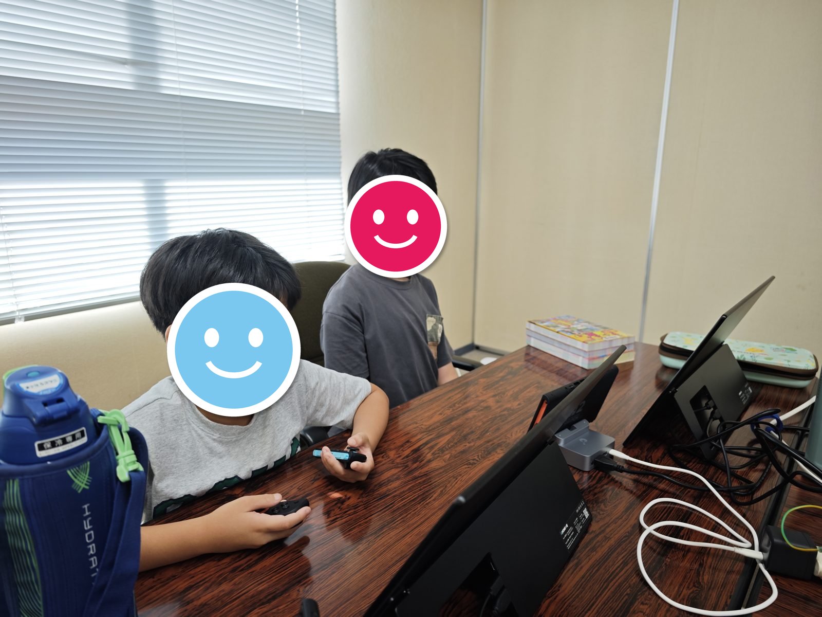 自分のSwitchで建築を進める子どもたち